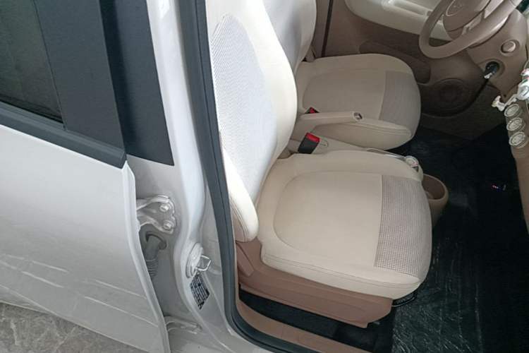 Used Wuling Hongguang MINIEV 2025 Four-Door Version Advanced Edition Right Front Seat