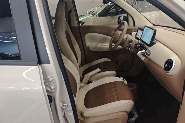 Used Wuling Hongguang MINIEV 2025 Four-Door Version Advanced Edition Right Front Seat