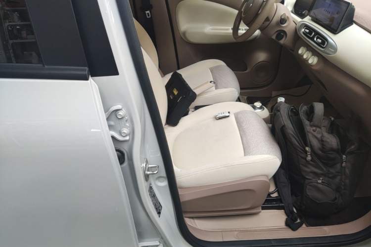 Used Wuling Hongguang MINIEV 2025 Four-Door Version Advanced Edition Right Front Seat