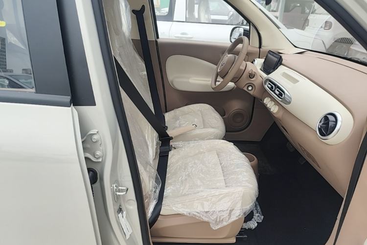 Used Wuling Hongguang MINIEV 2025 Four-Door Version Advanced Edition Right Front Seat