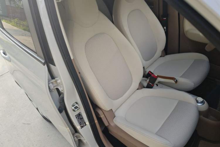 Used Wuling Hongguang MINIEV 2025 Four-Door Version Advanced Edition Right Front Seat