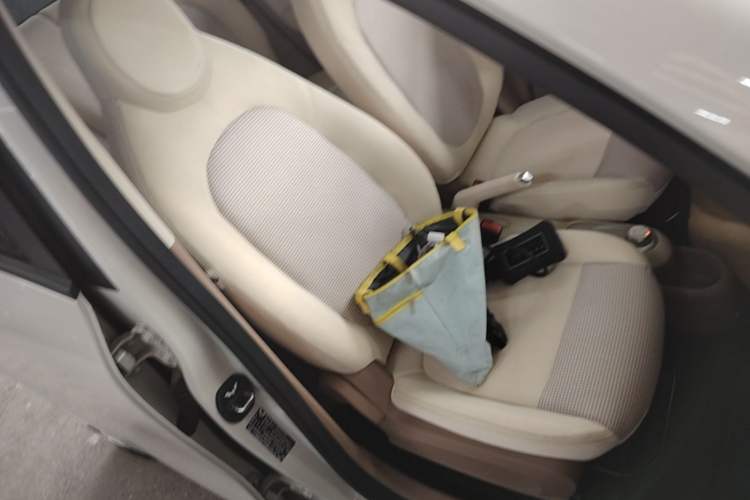 Used Wuling Hongguang MINIEV 2025 Four-Door Version Advanced Edition Right Front Seat