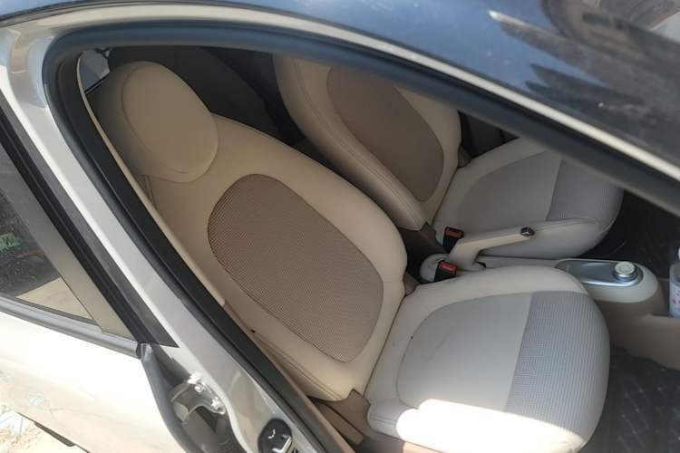 Used Wuling Hongguang MINIEV 2025 Four-Door Version Advanced Edition Right Front Seat