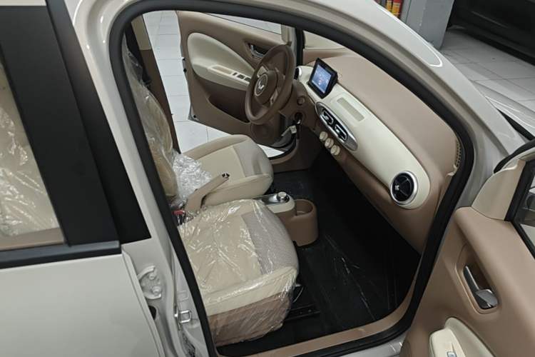 Used Wuling Hongguang MINIEV 2025 Four-Door Version Advanced Edition Right Front Seat
