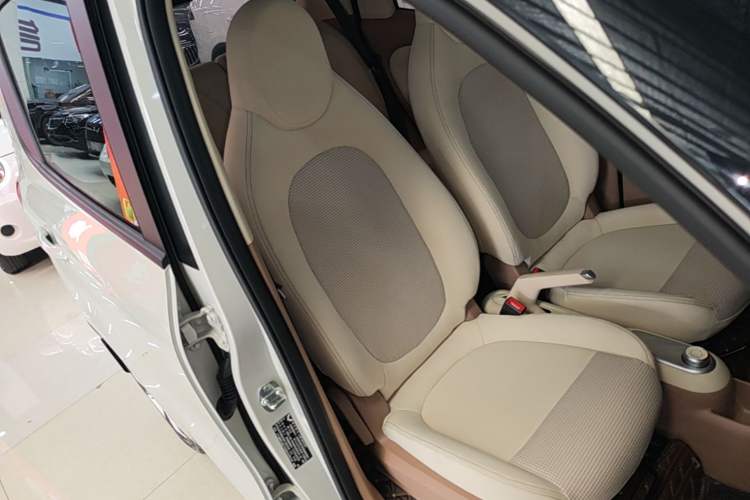 Used Wuling Hongguang MINIEV 2025 Four-Door Version Advanced Edition Right Front Seat