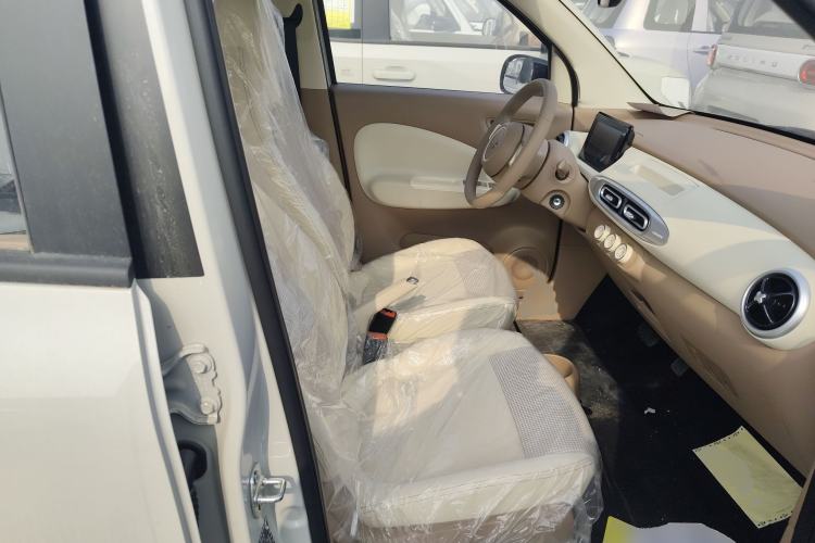 Used Wuling Hongguang MINIEV 2025 Four-Door Version Advanced Edition Right Front Seat