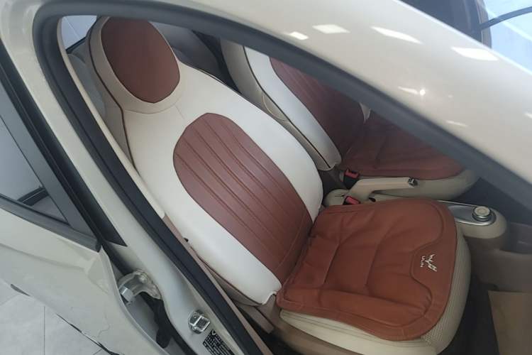 Used Wuling Hongguang MINIEV 2025 Four-Door Version Advanced Edition Right Front Seat