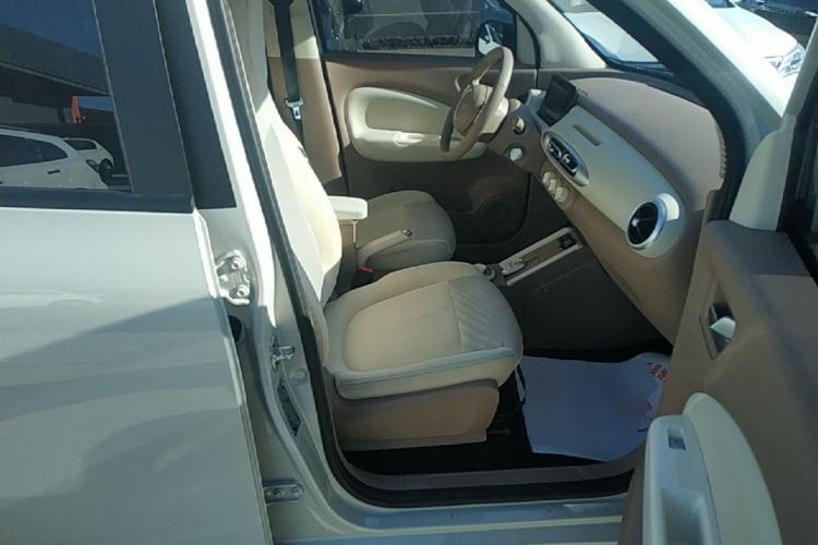 Used Wuling Hongguang MINIEV 2025 Four-Door Version Advanced Edition Right Front Seat