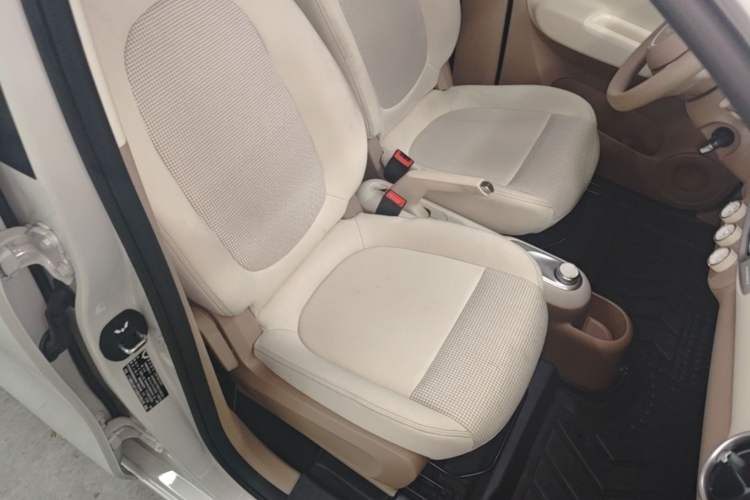 Used Wuling Hongguang MINIEV 2025 Four-Door Version Advanced Edition Right Front Seat