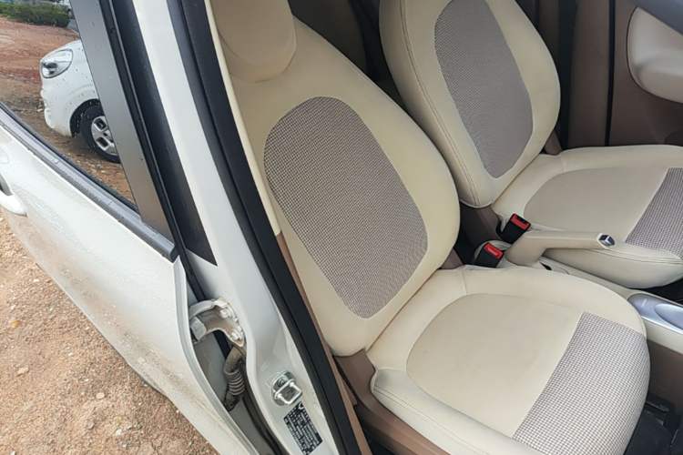 Used Wuling Hongguang MINIEV 2025 Four-Door Version Advanced Edition Right Front Seat