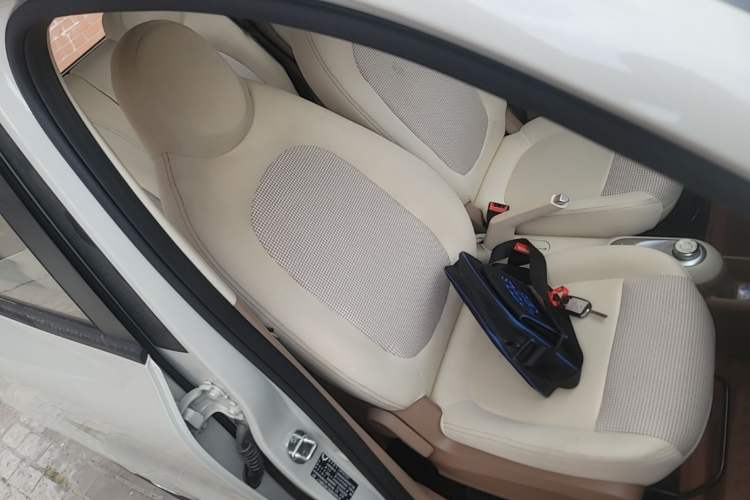 Used Wuling Hongguang MINIEV 2025 Four-Door Version Advanced Edition Right Front Seat