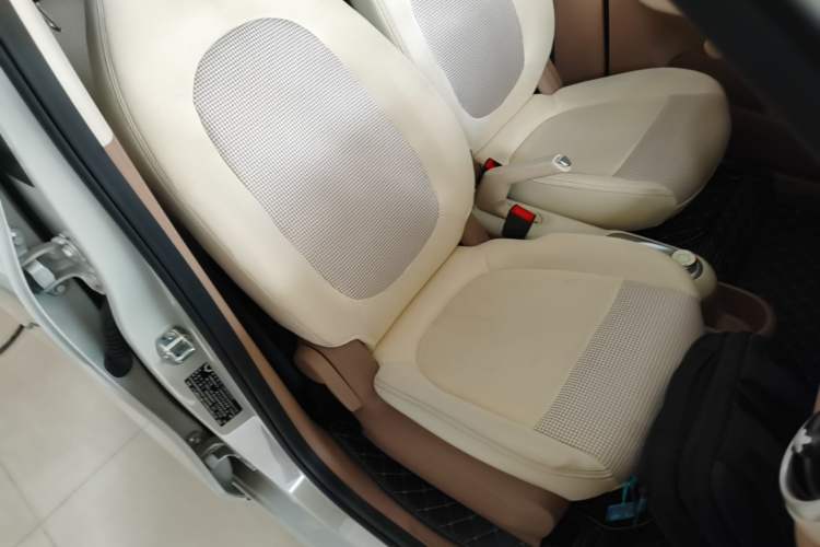 Used Wuling Hongguang MINIEV 2025 Four-Door Version Advanced Edition Right Front Seat
