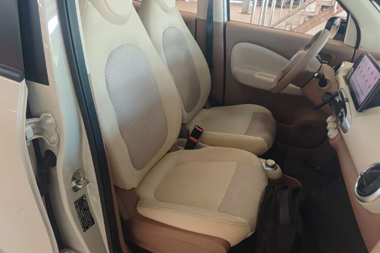 Used Wuling Hongguang MINIEV 2025 Four-Door Version Zhenxiang+ Edition Right Front Seat