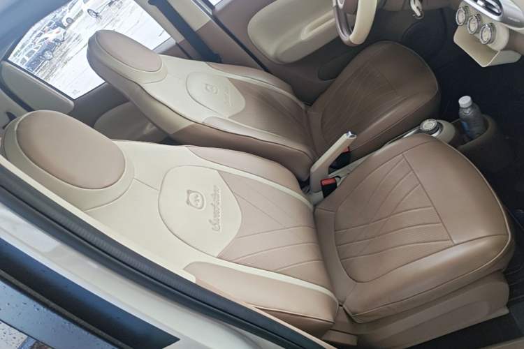 Used Wuling Hongguang MINIEV 2025 Four-Door Version Advanced Edition Right Front Seat