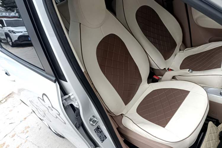 Used Wuling Hongguang MINIEV 2025 Four-Door Version Advanced Edition Right Front Seat