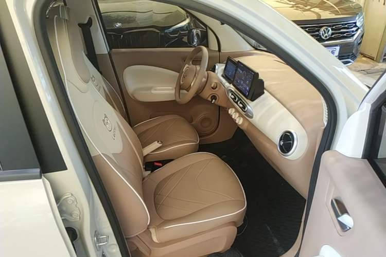 Used Wuling Hongguang MINIEV 2025 Four-Door Version Advanced Edition Right Front Seat