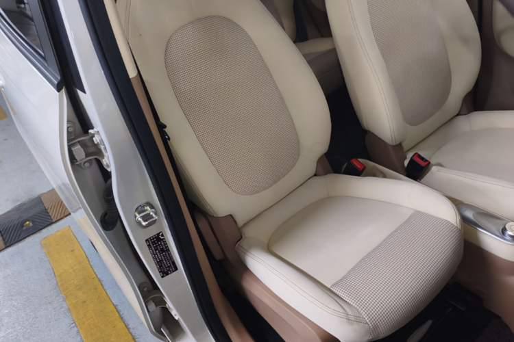 Used Wuling Hongguang MINIEV 2025 Four-Door Version Premium Edition Right Front Seat