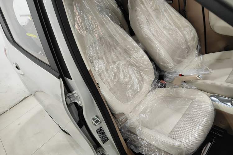 Used Wuling Hongguang MINIEV 2025 Four-Door Version Advanced Edition Right Front Seat