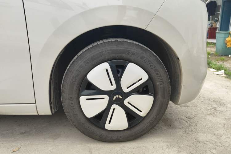 Used Wuling Hongguang MINIEV 2025 Four-Door Version Zhenxiang+ Edition Right Front Wheel Hub