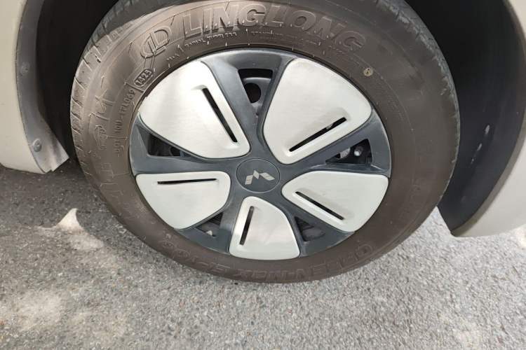 Used Wuling Hongguang MINIEV 2025 Four-Door Version Advanced Edition Right Front Wheel Hub