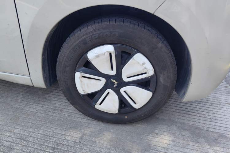 Used Wuling Hongguang MINIEV 2025 Four-Door Version Advanced Edition Right Front Wheel Hub