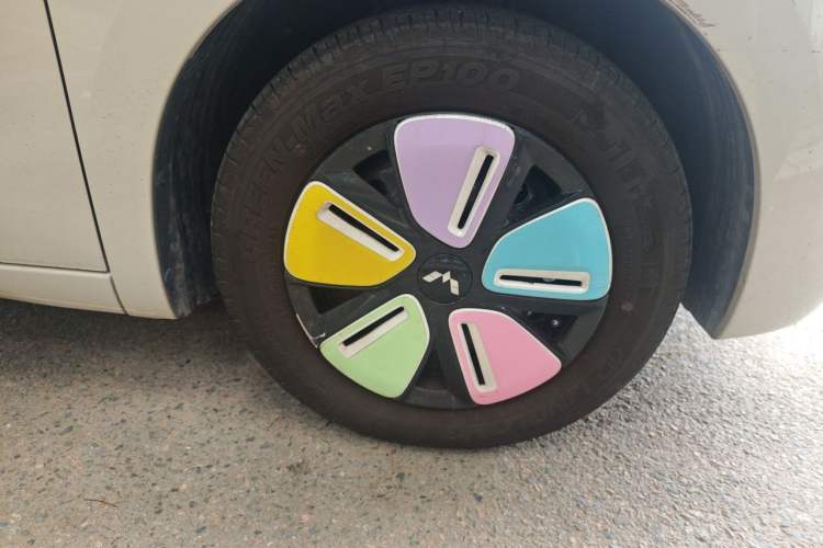 Used Wuling Hongguang MINIEV 2025 Four-Door Version Zhenxiang+ Edition Right Front Wheel Hub