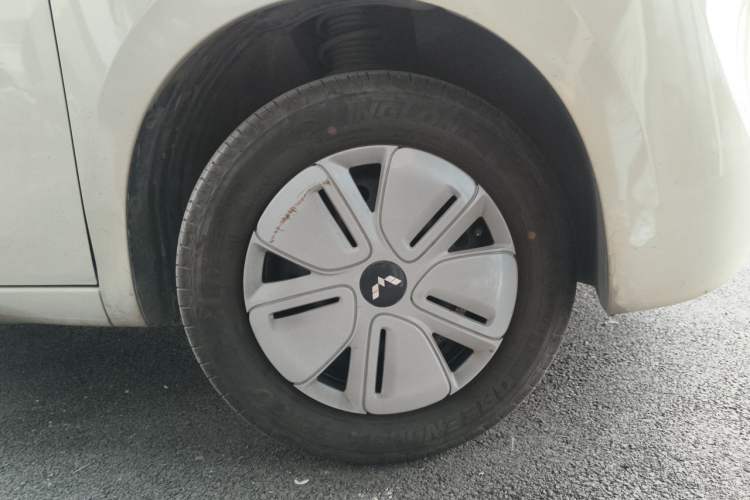 Used Wuling Hongguang MINIEV 2025 Four-Door Version Advanced Edition Right Front Wheel Hub