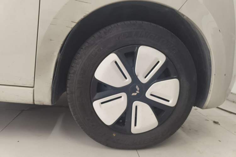 Used Wuling Hongguang MINIEV 2025 Four-Door Version Advanced Edition Right Front Wheel Hub