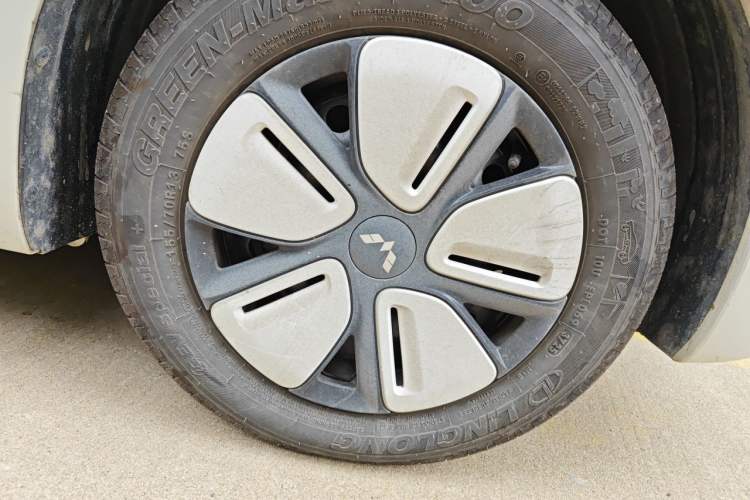 Used Wuling Hongguang MINIEV 2025 Four-Door Version Advanced Edition Right Front Wheel Hub