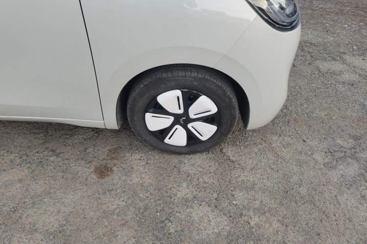 Used Wuling Hongguang MINIEV 2025 Four-Door Version Advanced Edition Right Front Wheel Hub