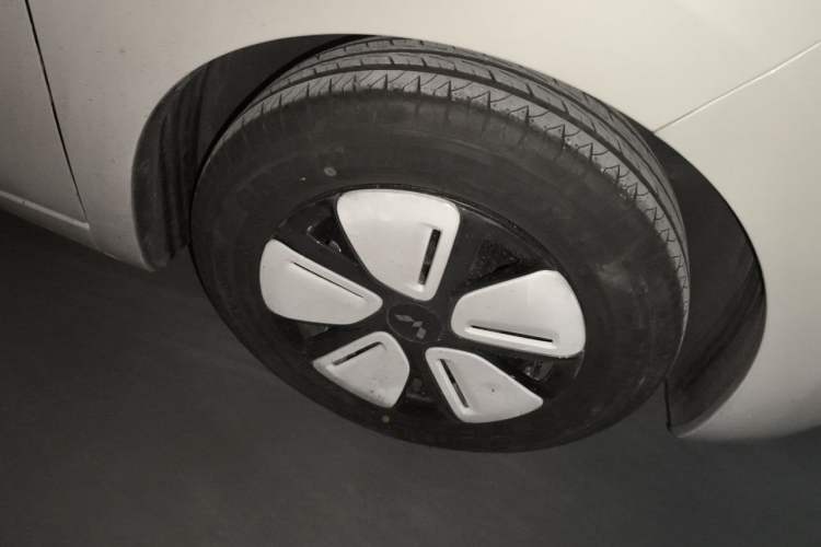 Used Wuling Hongguang MINIEV 2025 Four-Door Version Zhenxiang+ Edition Right Front Wheel Hub