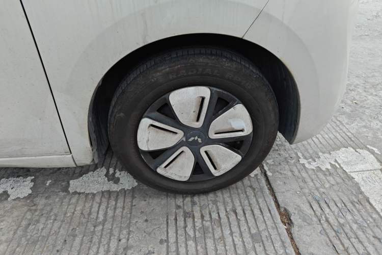 Used Wuling Hongguang MINIEV 2025 Four-Door Version Zhenxiang+ Edition Right Front Wheel Hub