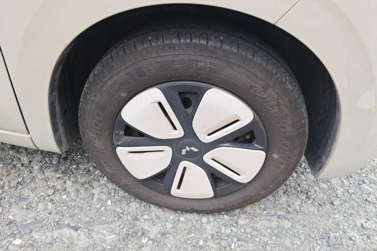Used Wuling Hongguang MINIEV 2025 Four-Door Version Advanced Edition Right Front Wheel Hub
