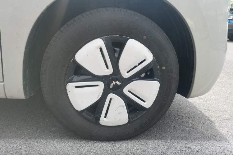 Used Wuling Hongguang MINIEV 2025 Four-Door Version Advanced Edition Right Front Wheel Hub