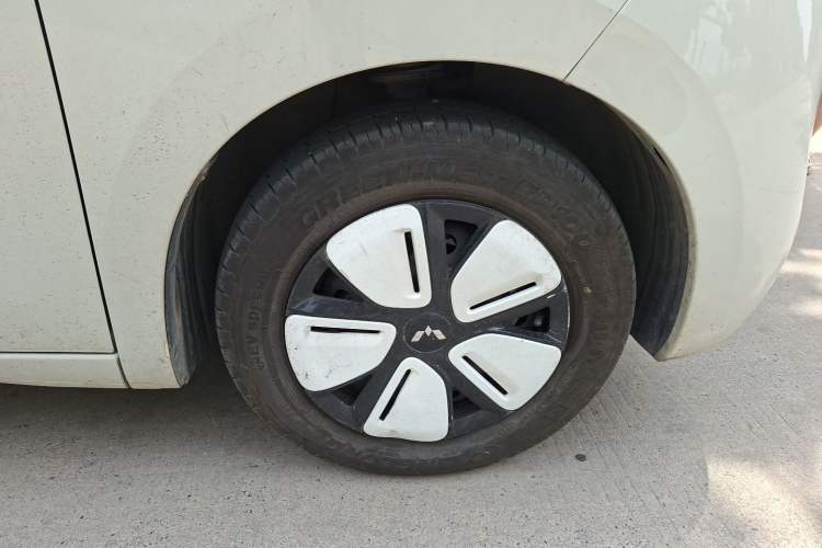 Used Wuling Hongguang MINIEV 2025 Four-Door Version Zhenxiang+ Edition Right Front Wheel Hub