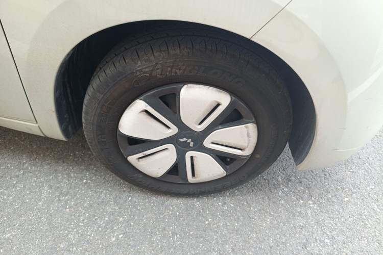 Used Wuling Hongguang MINIEV 2025 Four-Door Version Advanced Edition Right Front Wheel Hub