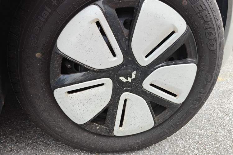 Used Wuling Hongguang MINIEV 2025 Four-Door Version Zhenxiang+ Edition Right Front Wheel Hub