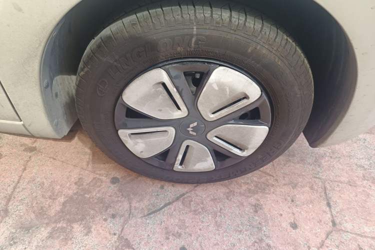 Used Wuling Hongguang MINIEV 2025 Four-Door Version Advanced Edition Right Front Wheel Hub
