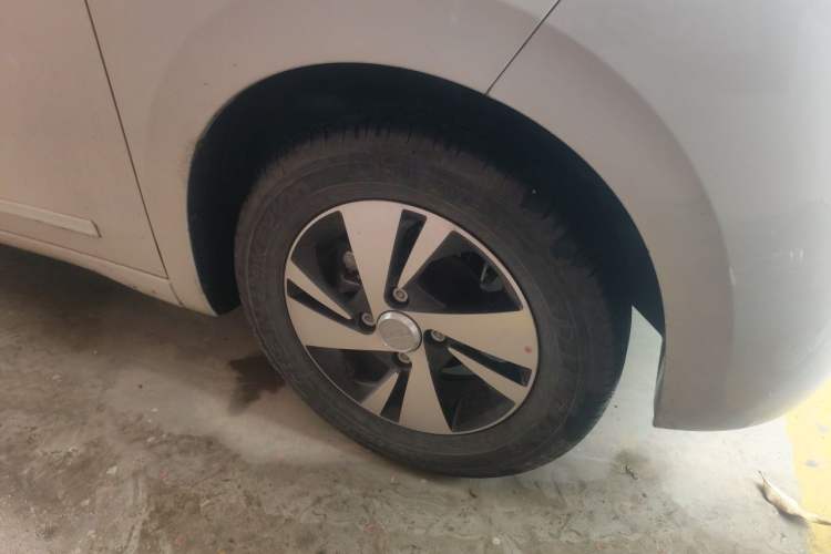 Used Wuling Hongguang MINIEV 2025 Four-Door Version Zhenxiang+ Edition Right Front Wheel Hub