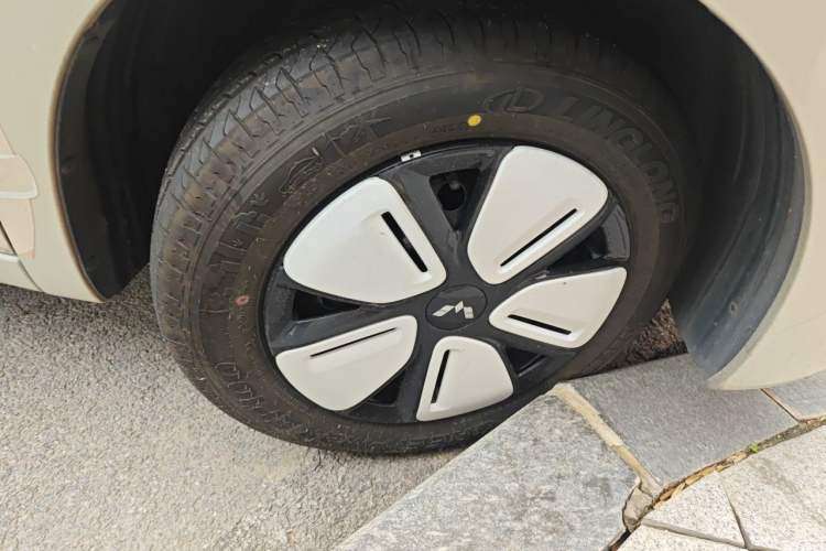 Used Wuling Hongguang MINIEV 2025 Four-Door Version Advanced Edition Right Front Wheel Hub