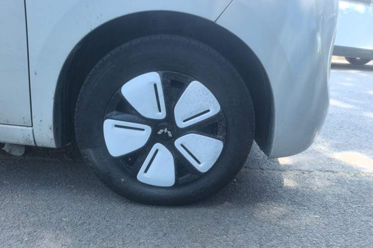 Used Wuling Hongguang MINIEV 2025 Four-Door Version Zhenxiang+ Edition Right Front Wheel Hub