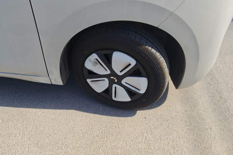 Used Wuling Hongguang MINIEV 2025 Four-Door Version Advanced Edition Right Front Wheel Hub