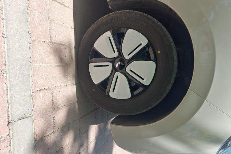 Used Wuling Hongguang MINIEV 2025 Four-Door Version Advanced Edition Right Front Wheel Hub