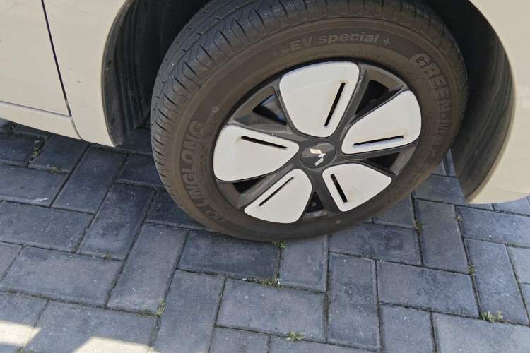 Used Wuling Hongguang MINIEV 2025 Four-Door Version Zhenxiang+ Edition Right Front Wheel Hub