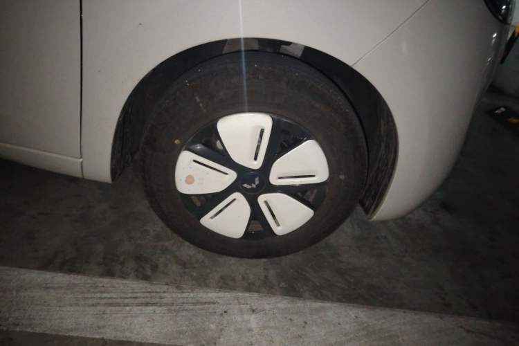 Used Wuling Hongguang MINIEV 2025 Four-Door Version Advanced Edition Right Front Wheel Hub