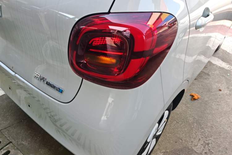Used Wuling Hongguang MINIEV 2025 Four-Door Version Advanced Edition Right Rear Taillight