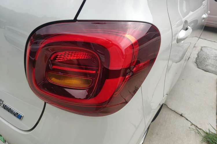 Used Wuling Hongguang MINIEV 2025 Four-Door Version Zhenxiang+ Edition Right Rear Taillight