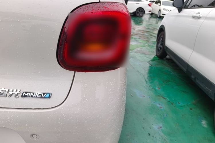 Used Wuling Hongguang MINIEV 2025 Four-Door Version Advanced Edition Right Rear Taillight