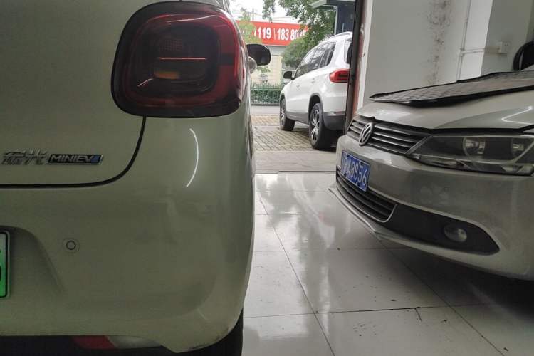 Used Wuling Hongguang MINIEV 2025 Four-Door Version Advanced Edition Right Rear Taillight