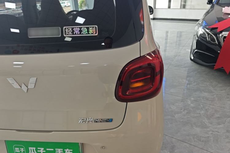 Used Wuling Hongguang MINIEV 2025 Four-Door Version Advanced Edition Right Rear Taillight